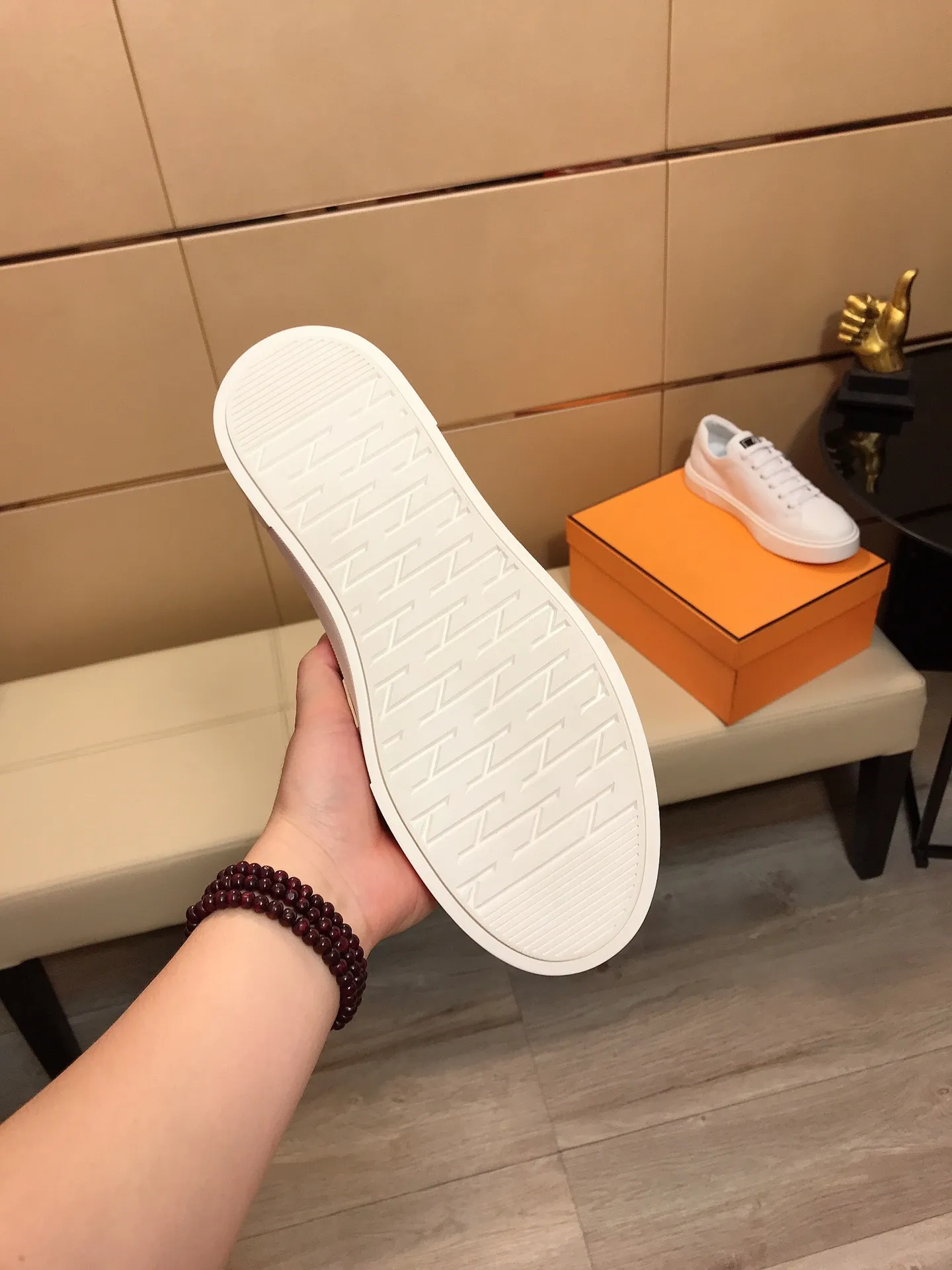 Factory price P360 👟👟💥【LV Louis Vuitton】The latest trendy casual shoes for men, made of imported cowhide with brand logo, genuine leather lining, rubber outsole that is wear-resistant and non-slip, high-level version, perfect on-foot effect, and exquisite workmanship. Code number: 38-44